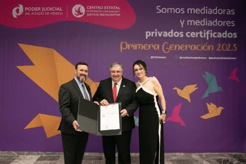 Rindió protesta primera generación de mediadores privados